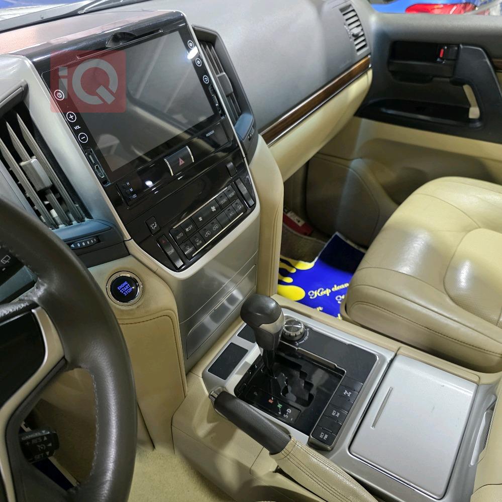 تويوتا لاندكروزر